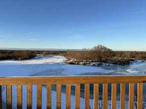 Частный дом Над Рекой с видом на Озеро
