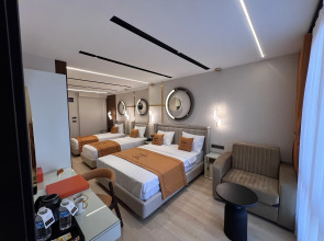 Hotel Elysian Airport