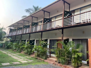 Hotel YogiTree beach Resort & Cafe