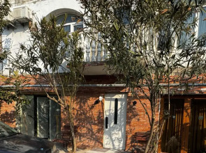 Отель Исака