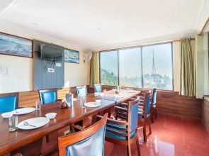 Отель Snow Crest Inn