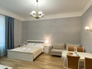 Трехкомантная квартира у летнего сада в Мозаичном дворе