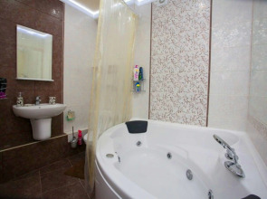 Апартаменты на площади Революции