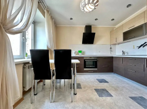 Квартира Трехкомнатная Аэродромная 72а