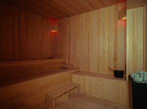 Отель Grand Clover