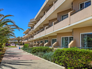 Апартаменты Seafront Beach Hotel