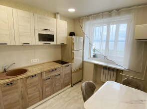 Апартаменты на проспекте 100летия 46а с видом на море