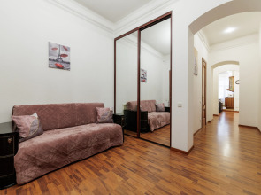 Квартира Уютная квартира на Мойке 32 DereMRents ДереМРентс