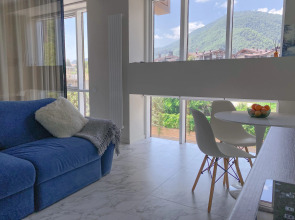 Квартира с видом на горы в центре Поляны