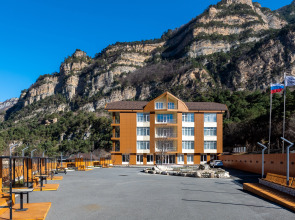 Отель Харес