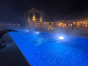 Частный Дом в Горах с Бассейном