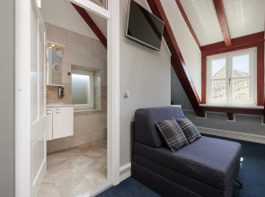 Palace Central Square