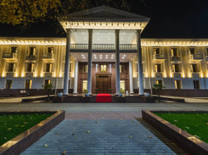 Отель Zarafshon Parkside Hotel