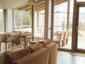 Частный дом с баней и чаном у воды и леса