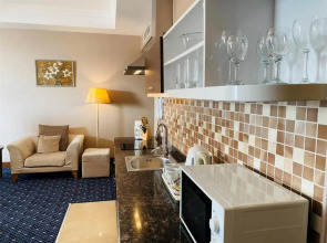 Parkside Hotel & Apartments