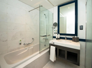 Edge Creekside Hotel