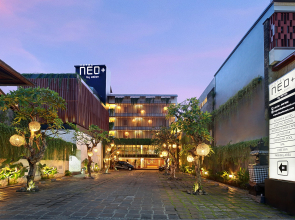 Отель Neo+ Kuta Legian