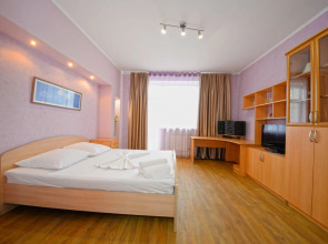 Трёхкомнатные апартаменты на Маршала Чуйкова