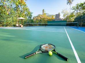 Отель Saii Phi Phi Island Village