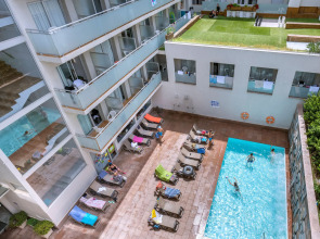 Отель 4R Miramar Calafell