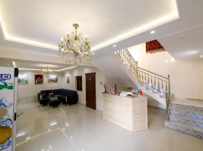 Отель Khans Palace