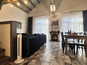 Частный дом коттедж у пристани в центре города