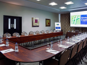 Holiday Inn Express Dubai Internet City an IHG Hotel