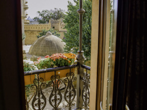 Royal Antique Boutique Hotel