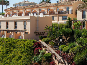 Курортный отель Ramada Hotel & Suites by Wyndham Costa del Sol