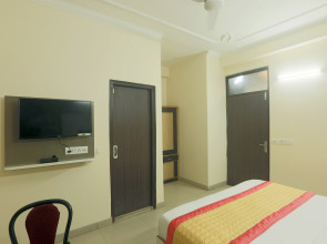 Отель Airport Mayank Residency