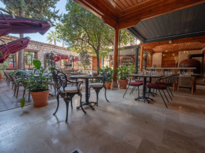 Отель Belmondo Suites