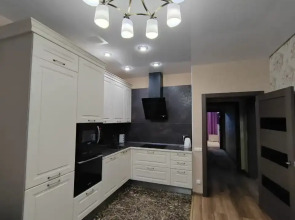 Квартира Трехкомнатная возле ТРЦ Аура