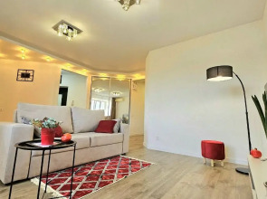 Квартира в удобной локации рядом со станцией метро Суконная слобода