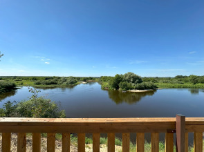 Частный дом Над Рекой с видом на Озеро