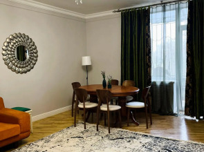 Квартира M.O.O.N APARTMENTS  Толе би Тулебаева кв 8 Центр