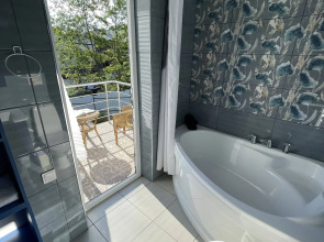 Вилла с бассейном и 5 мастер спальнями