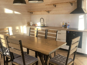 Частный дом Традиция отдыха - дом у озера c баней и купелью