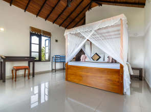 Курортный отель Ananthaya Beach