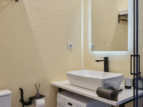 Апартаменты Уютная новая студия у метро Спартак