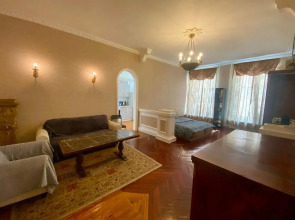 Апартаменты с видом на Невский проспект