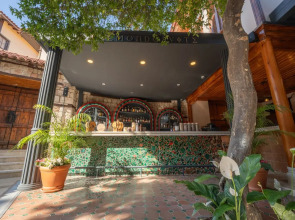 Отель Belmondo Suites