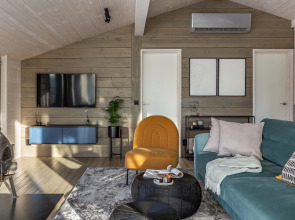 Частный Дом RiverDublDom  с баней и купелью у пруда в Новой Москве