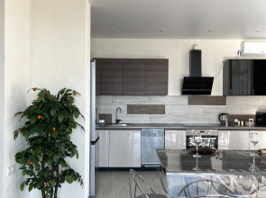 Вилла с бассейном и 5 мастер спальнями