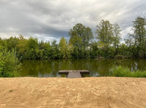 Частный дом Уютный дом на берегу реки