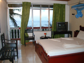 Отель Topaz Beach