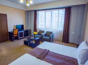 Отель Ani Central Inn