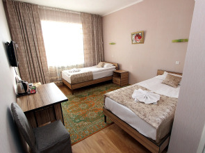 Отель Маданур