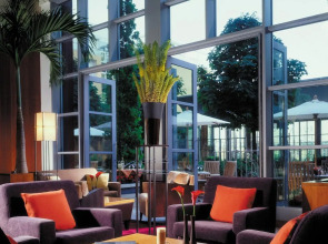 Canary Riverside Plaza Hotel