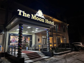 Отель The Moon Hotel