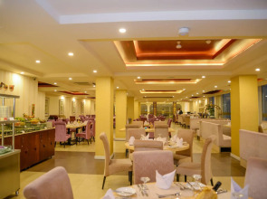 Отель The Grand Kandyan